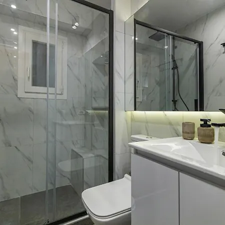 Alicia By Halu! 2bd Apartment *